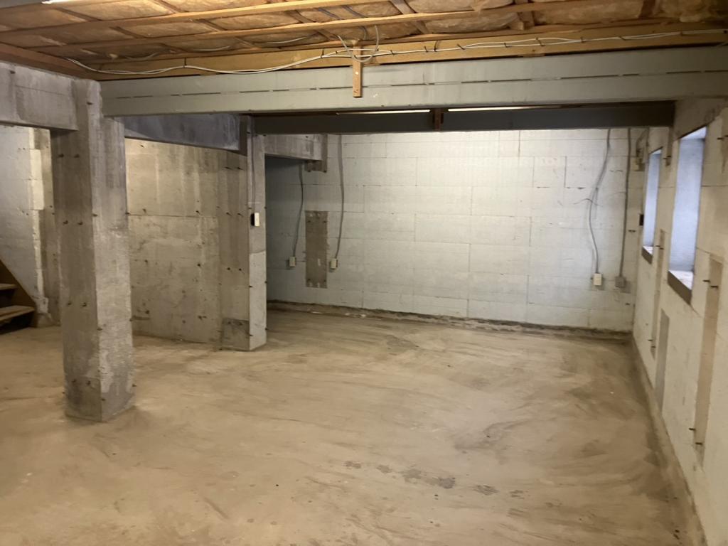 値下げ！店舗併用中古住宅　帯広市西9条南2丁目  内観