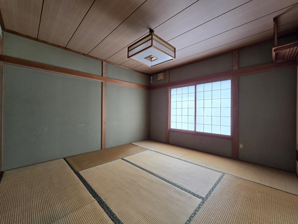 士幌町市街地 北西角地に贅沢な間取りの５０坪邸宅 内観