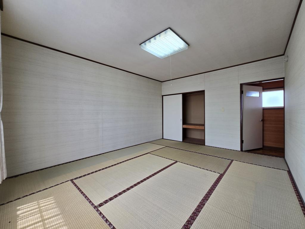 士幌町市街地 北西角地に贅沢な間取りの５０坪邸宅 内観