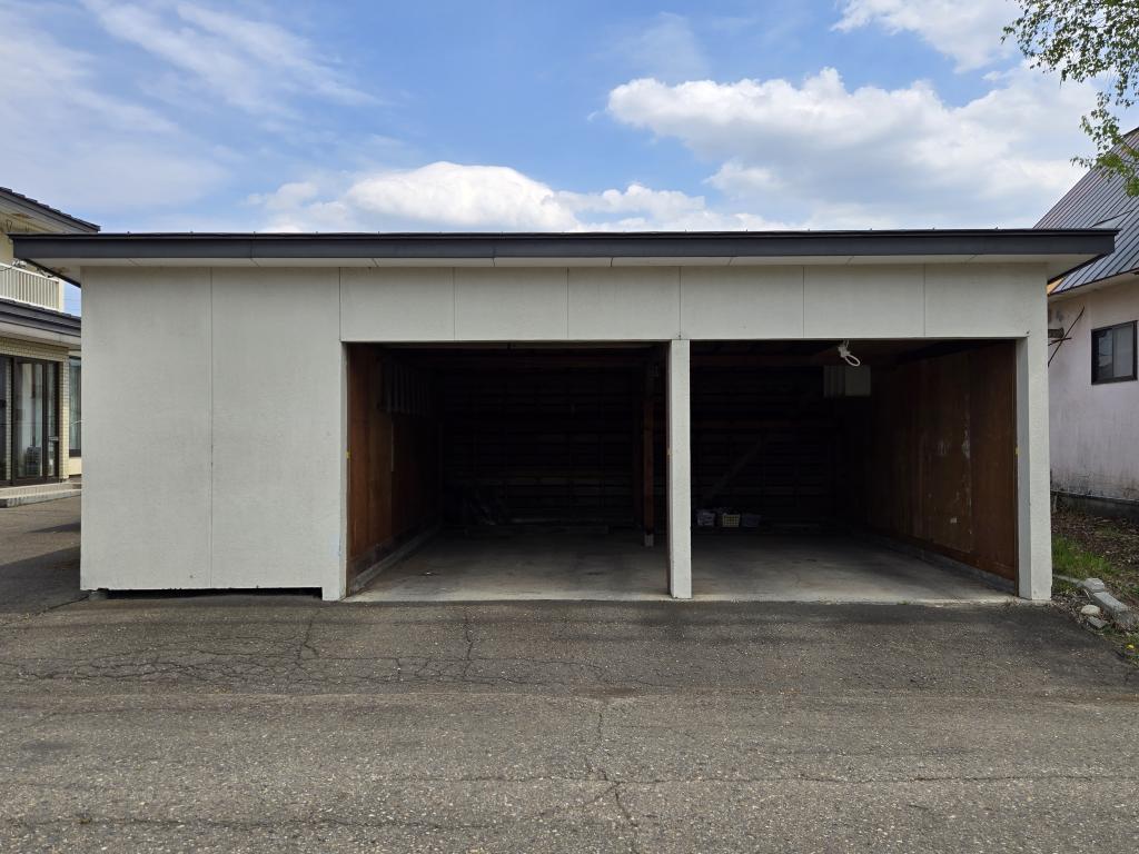 士幌町市街地 北西角地に贅沢な間取りの５０坪邸宅 内観