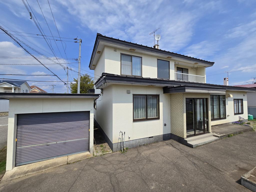 士幌町市街地 北西角地に贅沢な間取りの５０坪邸宅 内観