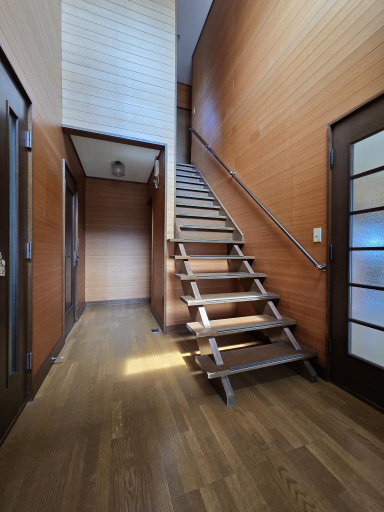 士幌町市街地 北西角地に贅沢な間取りの５０坪邸宅 内観