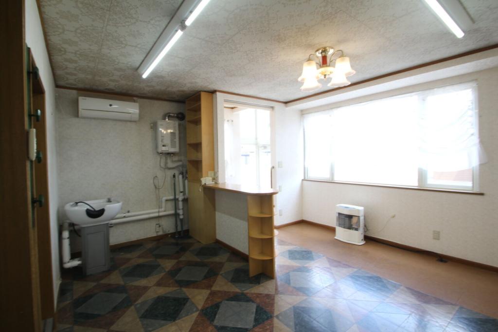 西１８条南４丁目　店舗付き中古戸建 内観