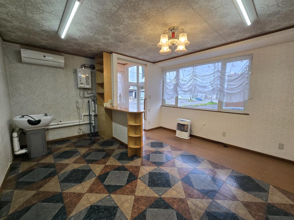 西18南4　店舗付き住宅 内観
