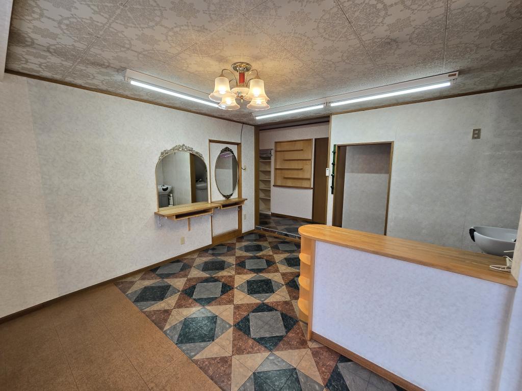 西18南4　店舗付き住宅 内観