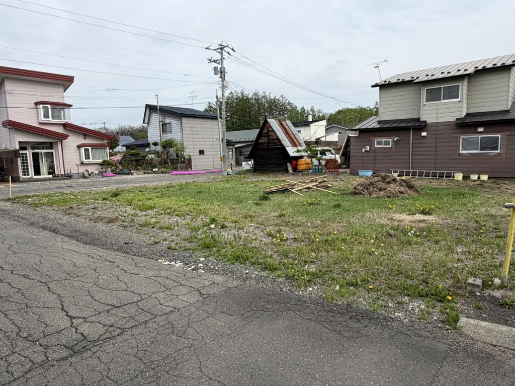【西１６南４１】角地で叶うゆとりの暮らし