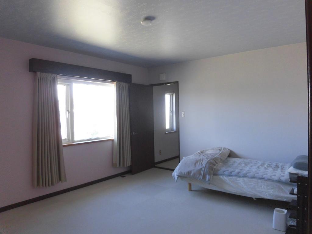 池田町字旭町3丁目11番地3 西道路【売中古住宅：２階建＋地下室付3LDK＋2＋S（新耐震基準）】 内観