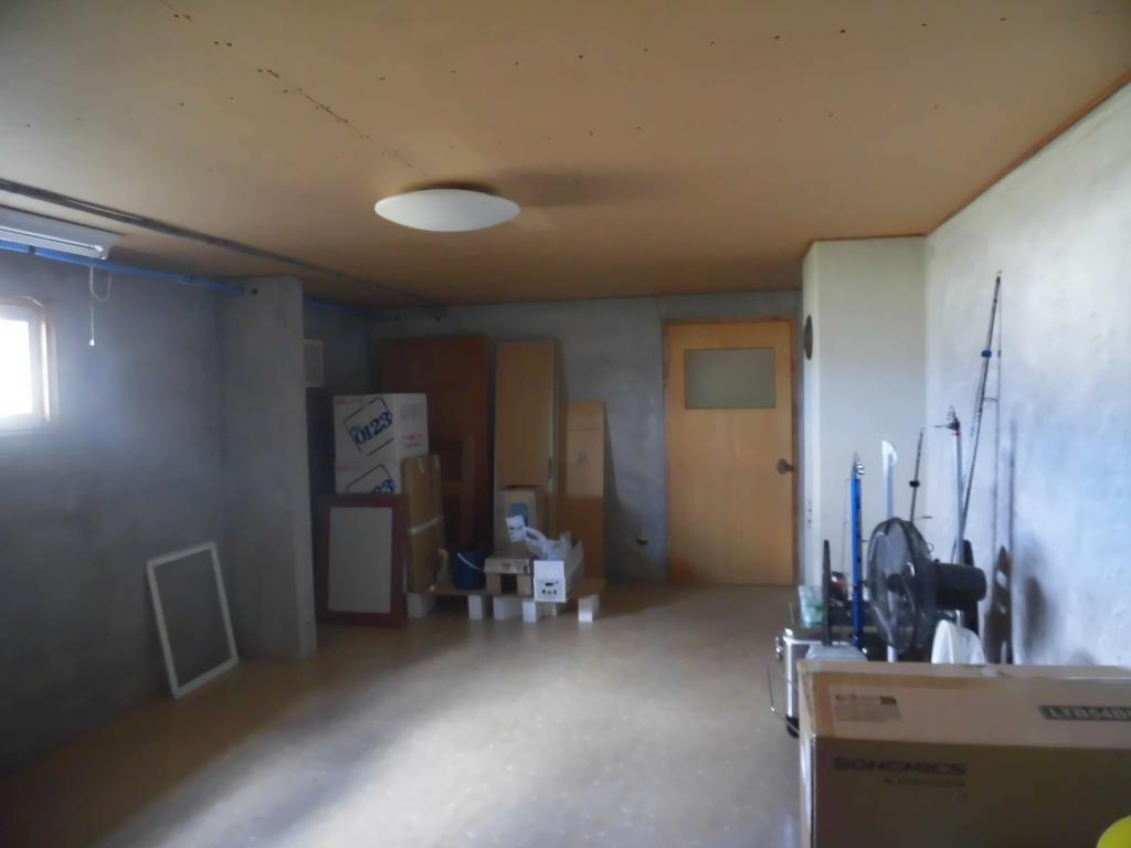 池田町字旭町3丁目11番地3 西道路【売中古住宅：２階建＋地下室付3LDK＋2＋S（新耐震基準）】 内観