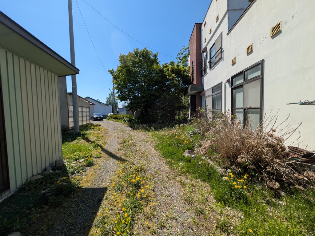 帯広市依田町29番1｜売土地216坪｜建築条件なし・解体後更地渡し 内観