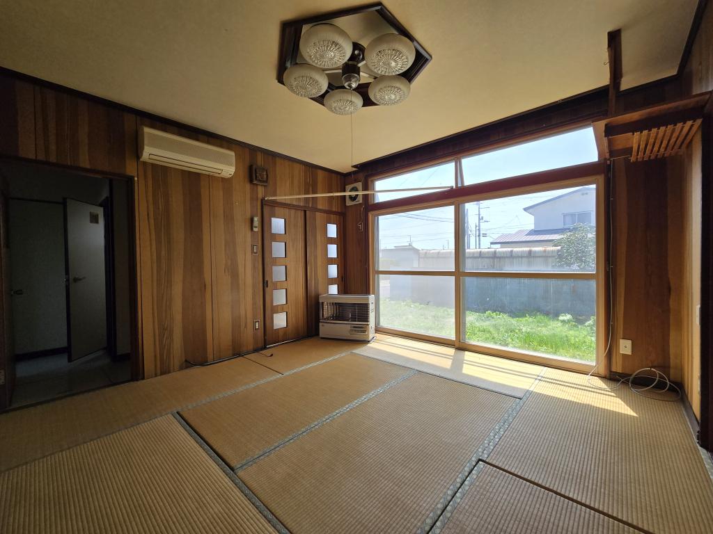 士幌町市街地 スーパー･郵便局まで徒歩３分圏内の好立地にミニマムな平屋住宅 内観