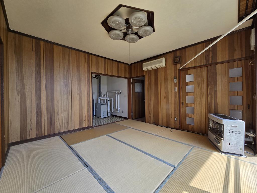 士幌町市街地 スーパー･郵便局まで徒歩３分圏内の好立地にミニマムな平屋住宅 内観