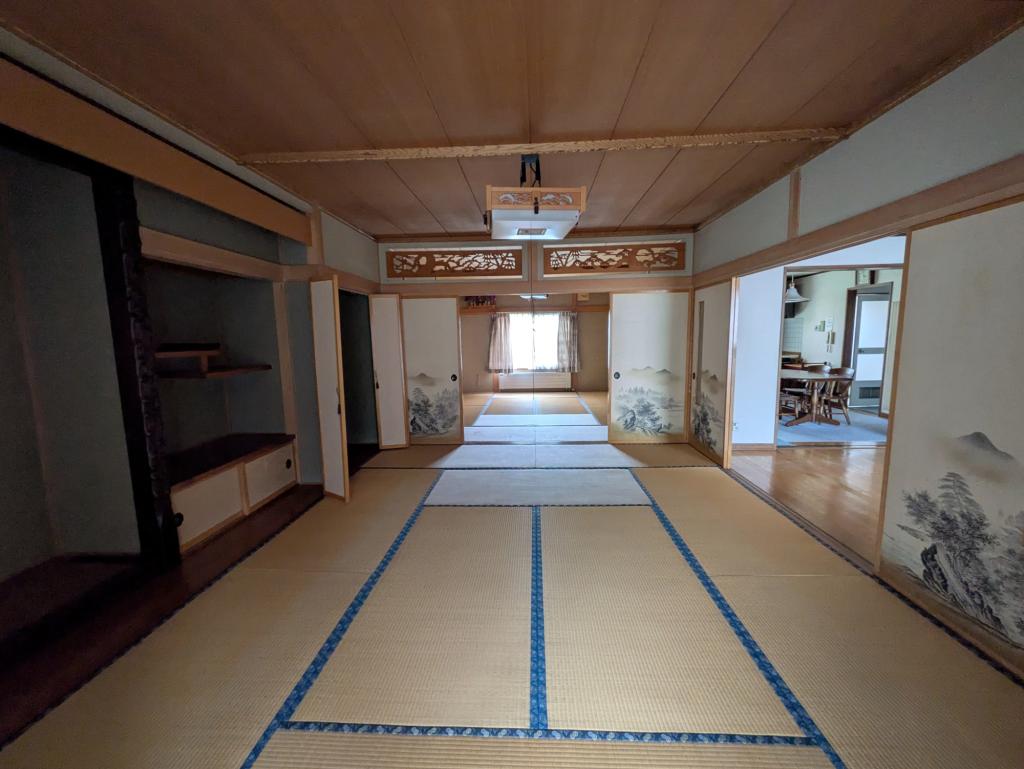 帯広市西20条南3丁目13番地11（住居表示4-8）｜9LDK地下室付き大型住宅 内観