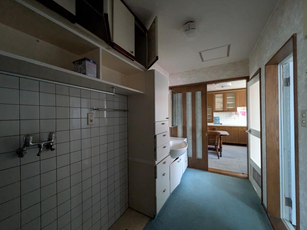 帯広市西20条南3丁目13番地11（住居表示4-8）｜9LDK地下室付き大型住宅 内観