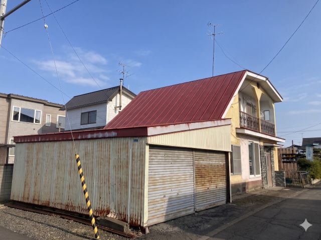 西１６条北２丁目【南西角地！リフォーム向き中古物件！】 内観