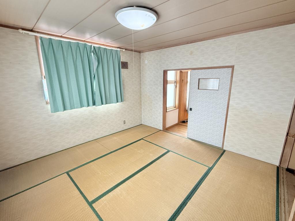 帯広市西18条南4丁目の店舗付き中古住宅 内観