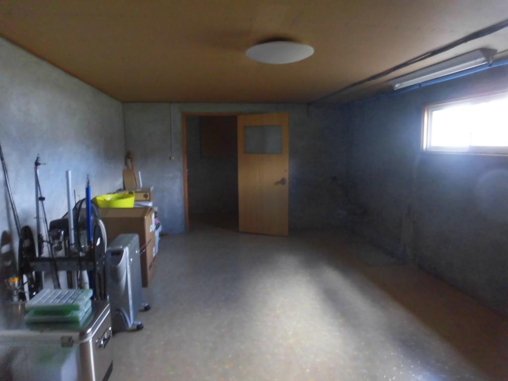 ※商談中※池田町字旭町3丁目11番地3（西道路）【売中古住宅：２階建＋地下室付3LDK＋2＋S（新耐震基準）】 内観