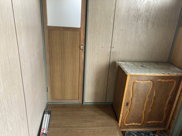 西１６条北２丁目【南西角地！リフォーム向き中古物件！】 内観
