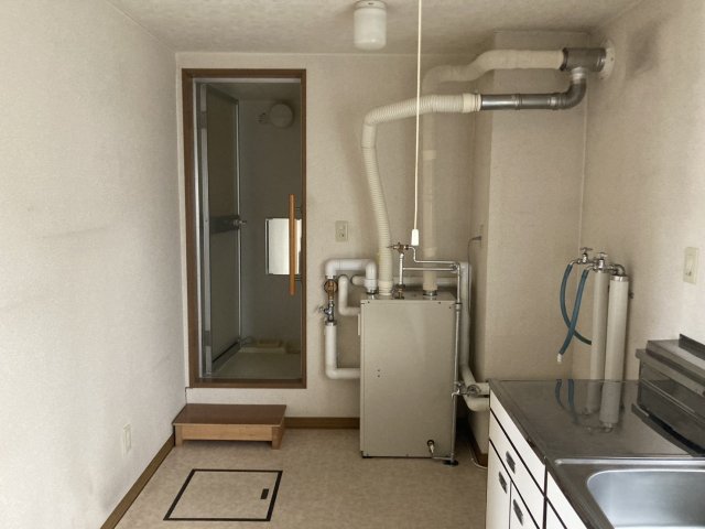 西１６条北２丁目【南西角地！リフォーム向き中古物件！】 内観