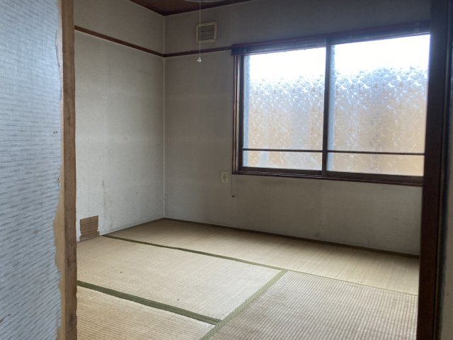 西１６条北２丁目【南西角地！リフォーム向き中古物件！】 内観