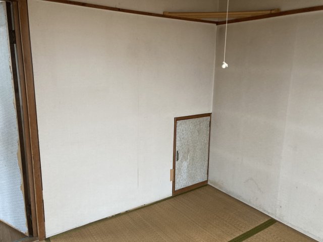 西１６条北２丁目【南西角地！リフォーム向き中古物件！】 内観