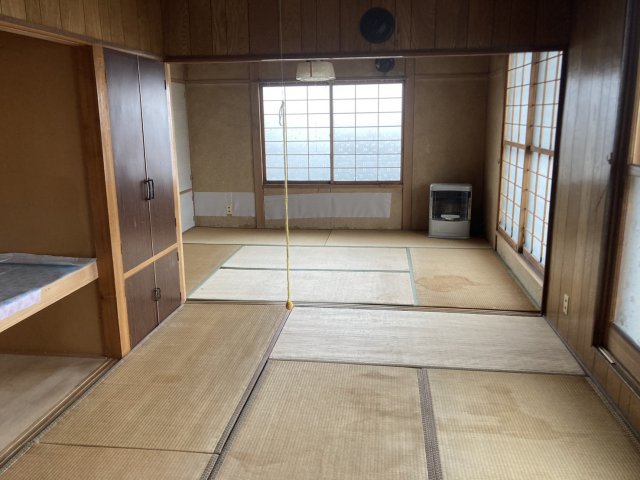 西１６条北２丁目【南西角地！リフォーム向き中古物件！】 内観