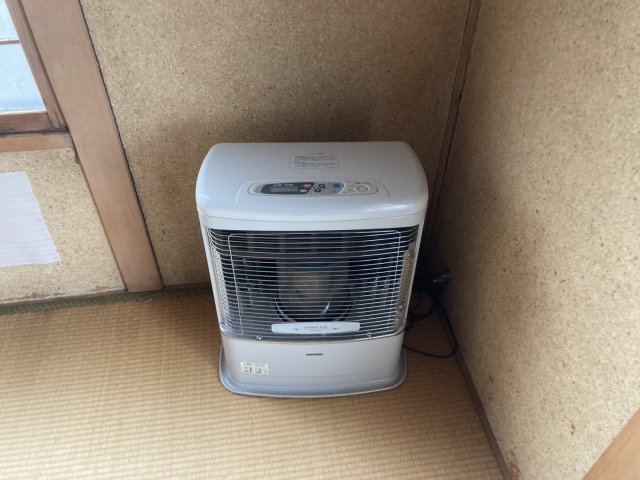 西１６条北２丁目【南西角地！リフォーム向き中古物件！】 内観