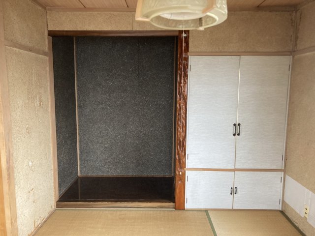 西１６条北２丁目【南西角地！リフォーム向き中古物件！】 内観