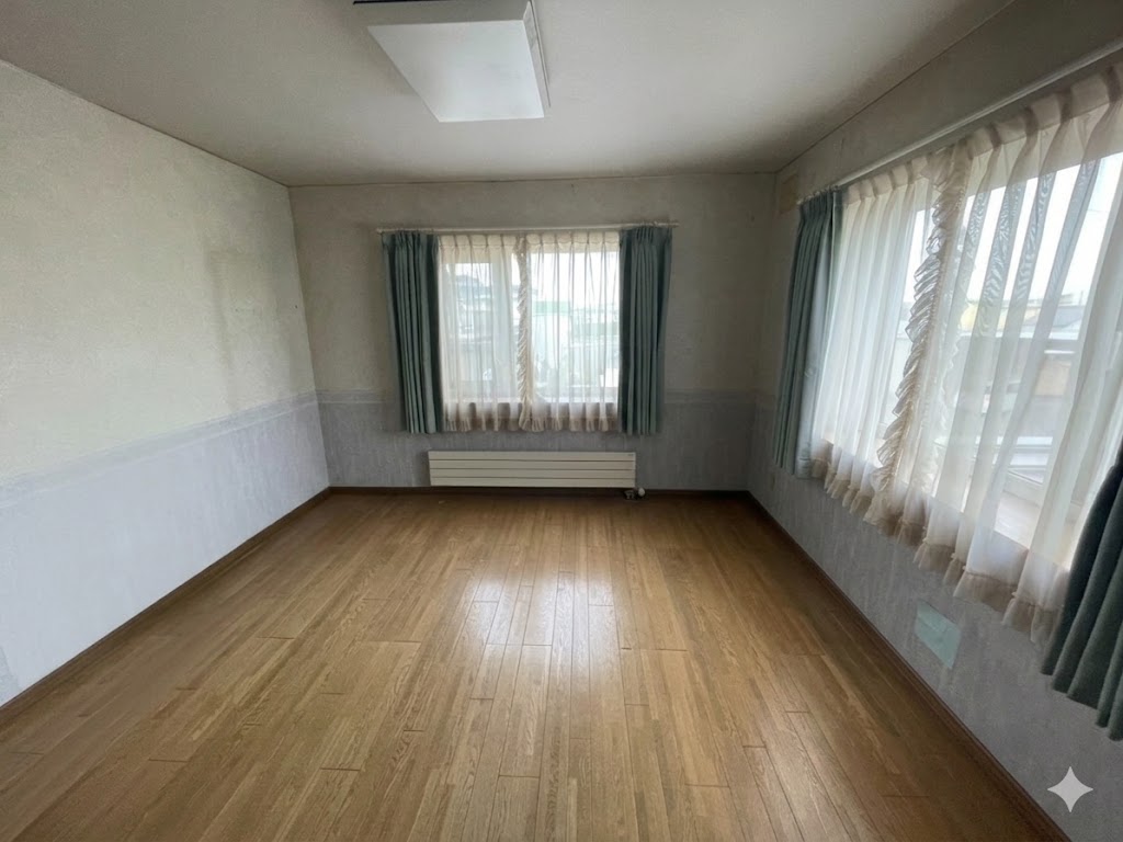 ♪南・北・東三方角地♪西１０南３２＿中古住宅 内観