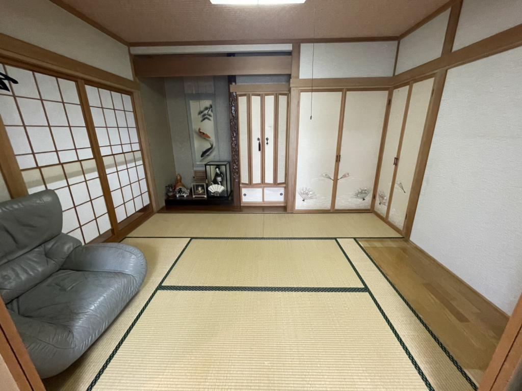♪南・北・東三方角地♪西１０南３２＿中古住宅 内観
