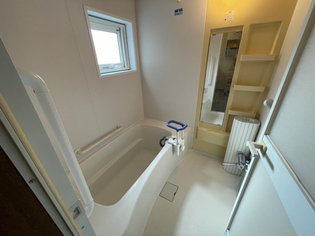 ♪南・北・東三方角地♪西１０南３２＿中古住宅 内観
