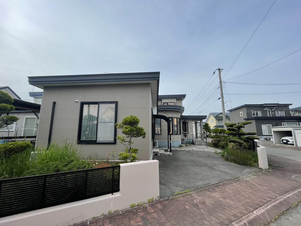 ♪南・北・東三方角地♪西１０南３２＿中古住宅 内観