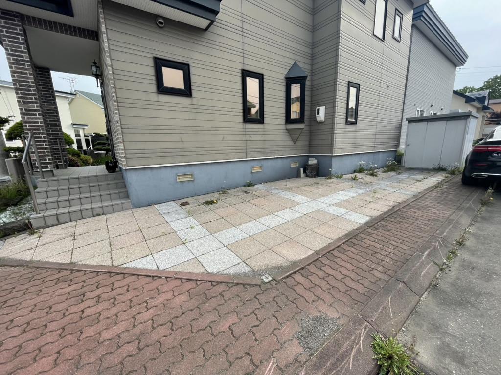 ♪南・北・東三方角地♪西１０南３２＿中古住宅 内観