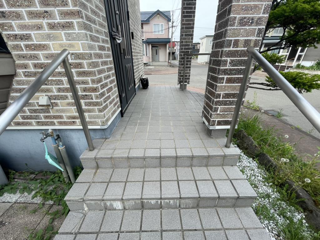♪南・北・東三方角地♪西１０南３２＿中古住宅 内観