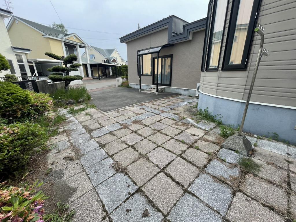 ♪南・北・東三方角地♪西１０南３２＿中古住宅 内観