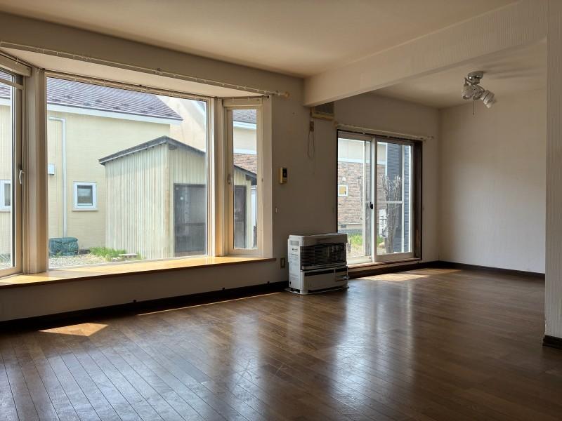 ※室内画像追加【全室南向き】西２２条南４丁目　中古住宅【小中学校まで徒歩9分】 内観