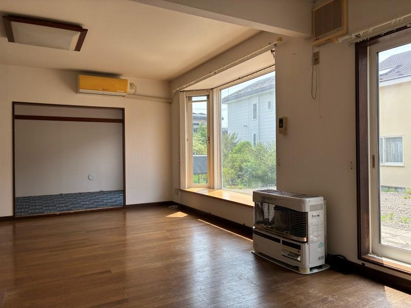 ※室内画像追加【全室南向き】西２２条南４丁目　中古住宅【小中学校まで徒歩9分】 内観