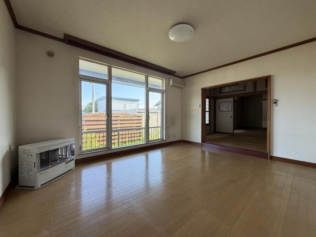 【西９北３】土地約100坪！リフォーム・DIYに最適な「地下室付き」広々平屋住宅！ 内観