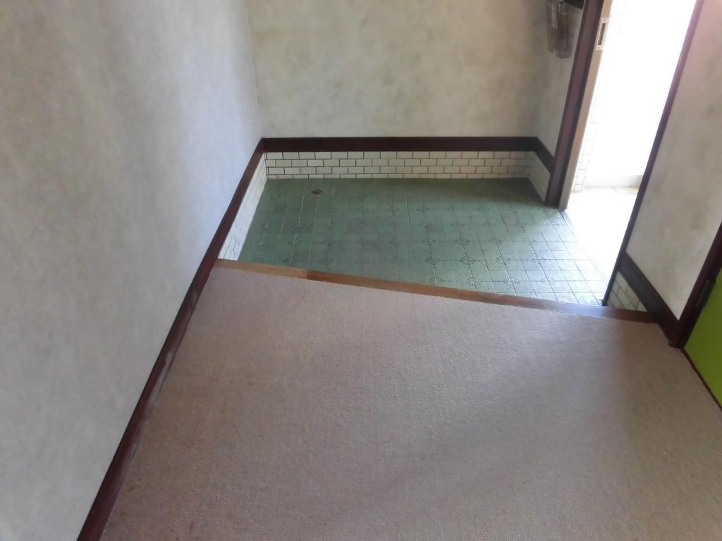 帯広市西十八条南32丁目1番地20（北西角地）【売中古住宅２階建（旧耐震基準）：4LDK】 内観