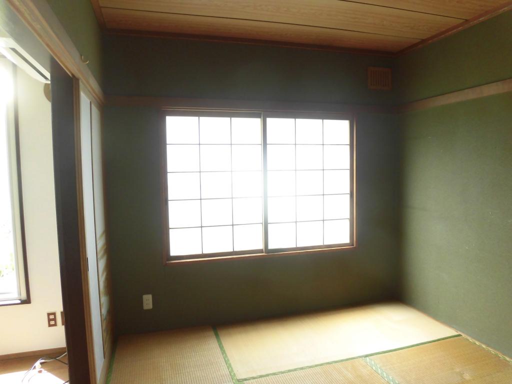 帯広市西十八条南32丁目1番地20（北西角地）【売中古住宅２階建（旧耐震基準）：4LDK】 内観