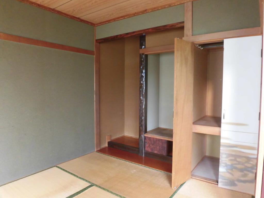 帯広市西十八条南32丁目1番地20（北西角地）【売中古住宅２階建（旧耐震基準）：4LDK】 内観
