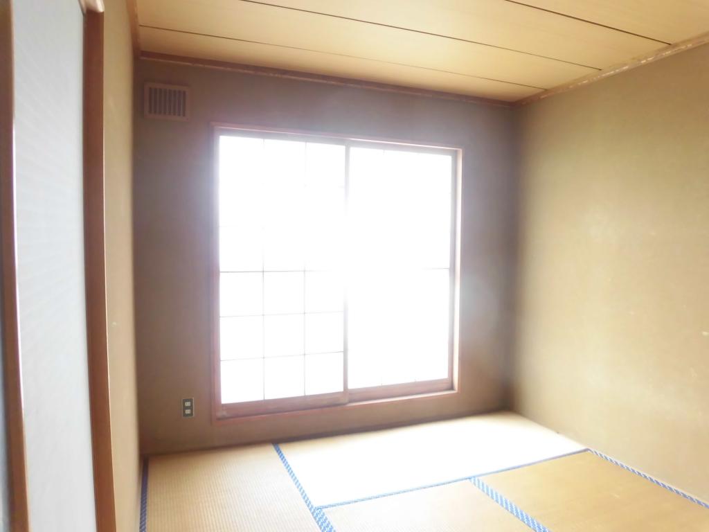 帯広市西十八条南32丁目1番地20（北西角地）【売中古住宅２階建（旧耐震基準）：4LDK】 内観