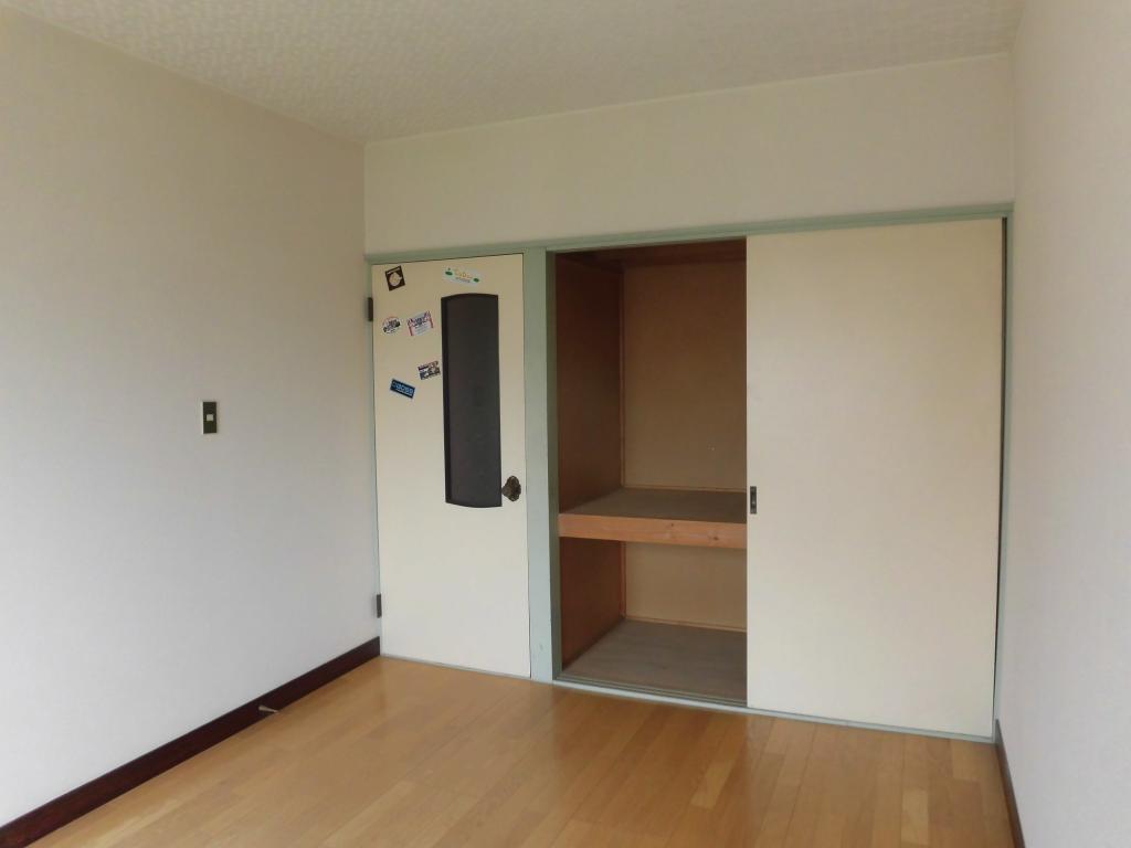 帯広市西十八条南32丁目1番地20（北西角地）【売中古住宅２階建（旧耐震基準）：4LDK】 内観