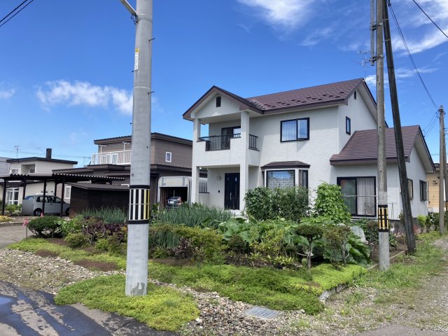 西１７条北２丁目【国道２４１号線近く！５ＬＤＫ中古住宅♪】 内観