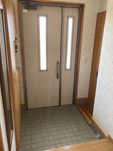 西１７条北２丁目【国道２４１号線近く！５ＬＤＫ中古住宅♪】 内観