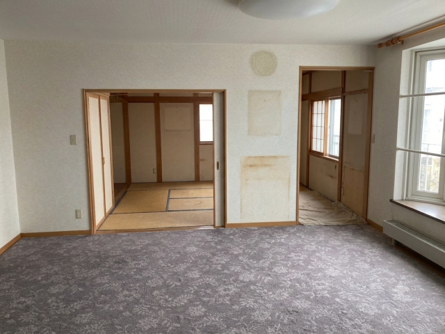 西１７条北２丁目【国道２４１号線近く！５ＬＤＫ中古住宅♪】 内観