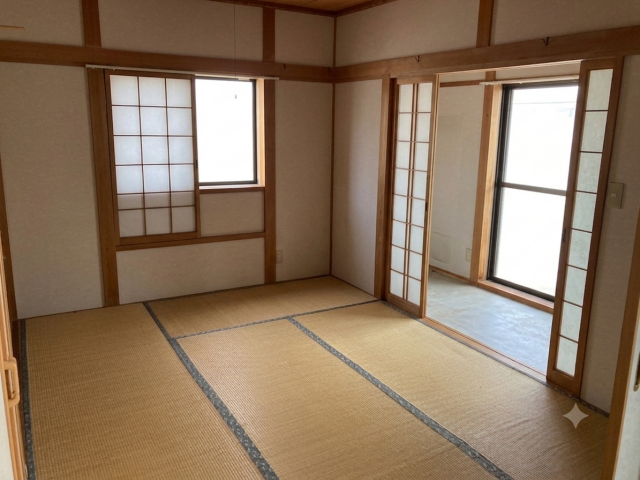 西１７条北２丁目【国道２４１号線近く！５ＬＤＫ中古住宅♪】 内観