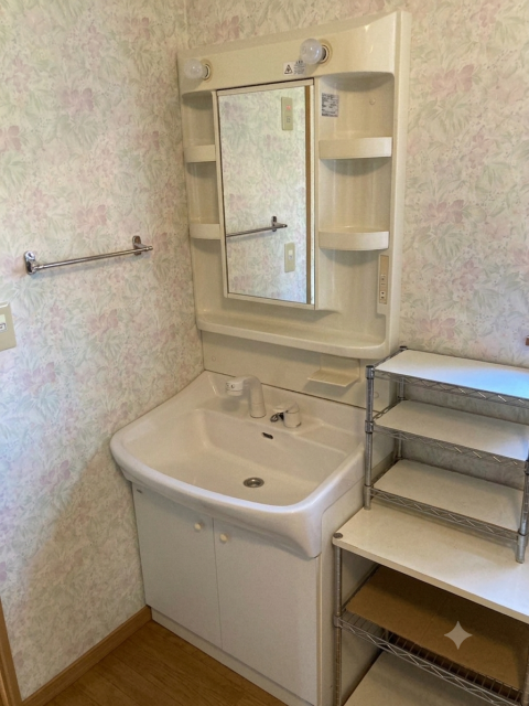 西１７条北２丁目【国道２４１号線近く！５ＬＤＫ中古住宅♪】 内観