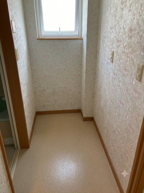 西１７条北２丁目【国道２４１号線近く！５ＬＤＫ中古住宅♪】 内観