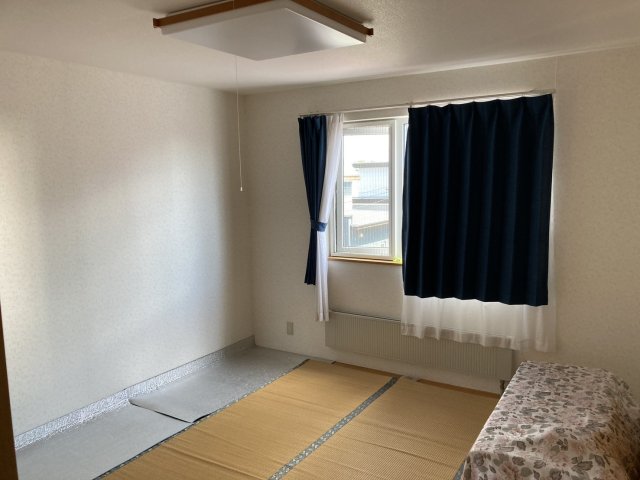 西１７条北２丁目【国道２４１号線近く！５ＬＤＫ中古住宅♪】 内観