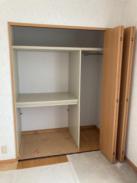 西１７条北２丁目【国道２４１号線近く！５ＬＤＫ中古住宅♪】 内観